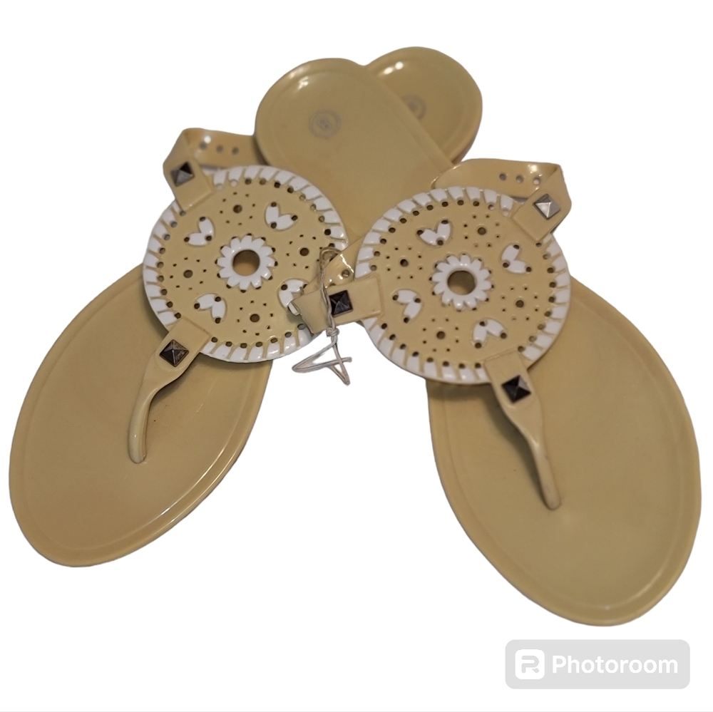 Yalsa Sandals Size 8 Gold W White Accent Medalion Jelly Thong Flip Flops  NWOT